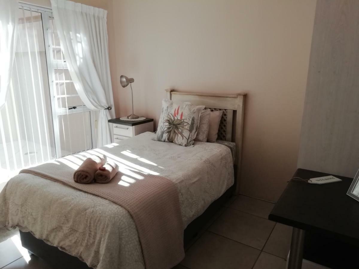 Oudtshoorn Guest House Екстер'єр фото